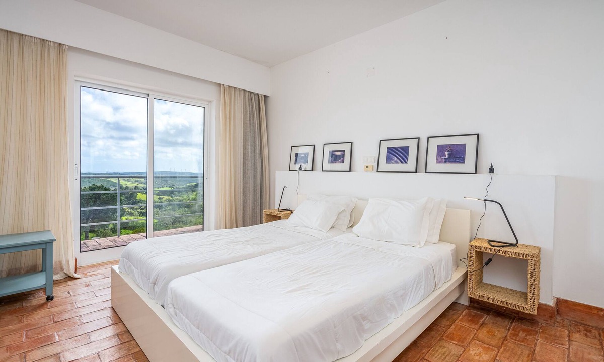 Espinhaco de Cao Apartment | Room 'Maio' with Sea View, Shared Pool and Wi-Fi