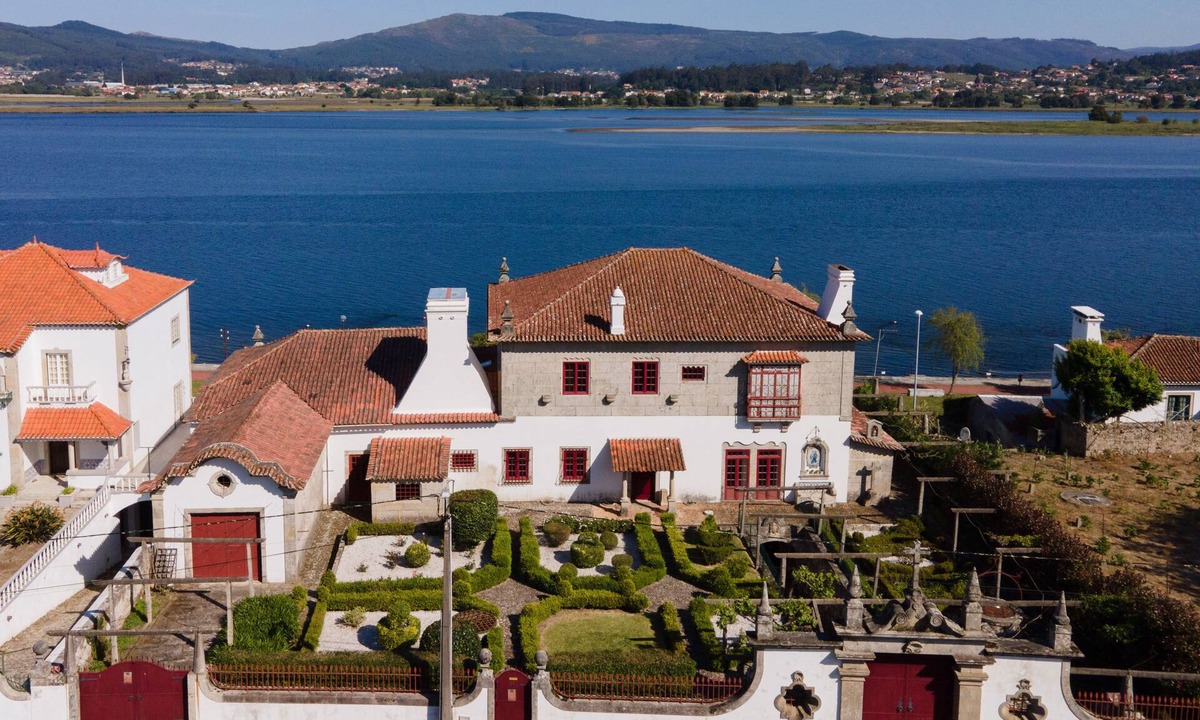 Seixas House | Secular manorial house, unique, on the river Minho