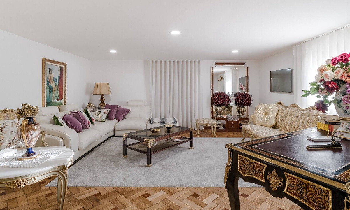 Ronfe House | Serena House – 3-Bedroom Holiday Home with 4 Bathrooms, Private Jacuzzi, Wi-Fi & Cable TV