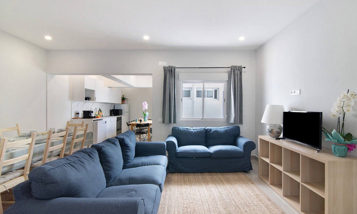 Sao Clemente Apartment | 'Skipper House' Apartment with Mountain View, Wi-Fi and Air Conditioning