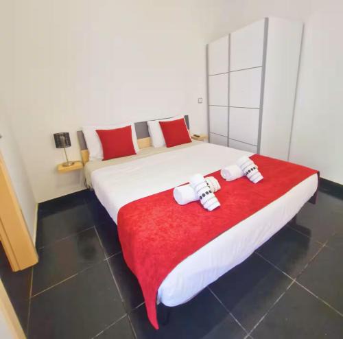 Arco da Calheta House | Skyline Villas Room