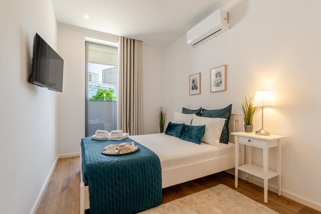 Leca da Palmeira Apartment | Sleek & Modern Flat w/Private Garage by HostWise