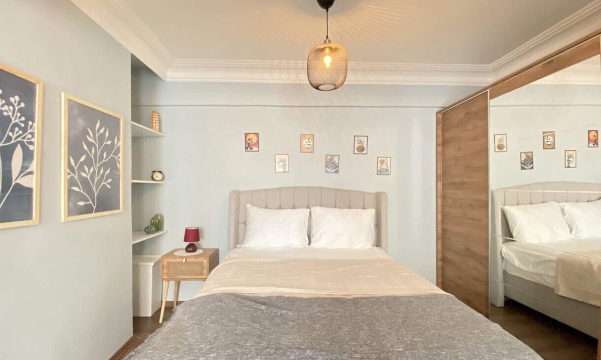 Gumussuyu Mahallesi Apartment | Sleek Studio Flat in Beyoglu with Central Location