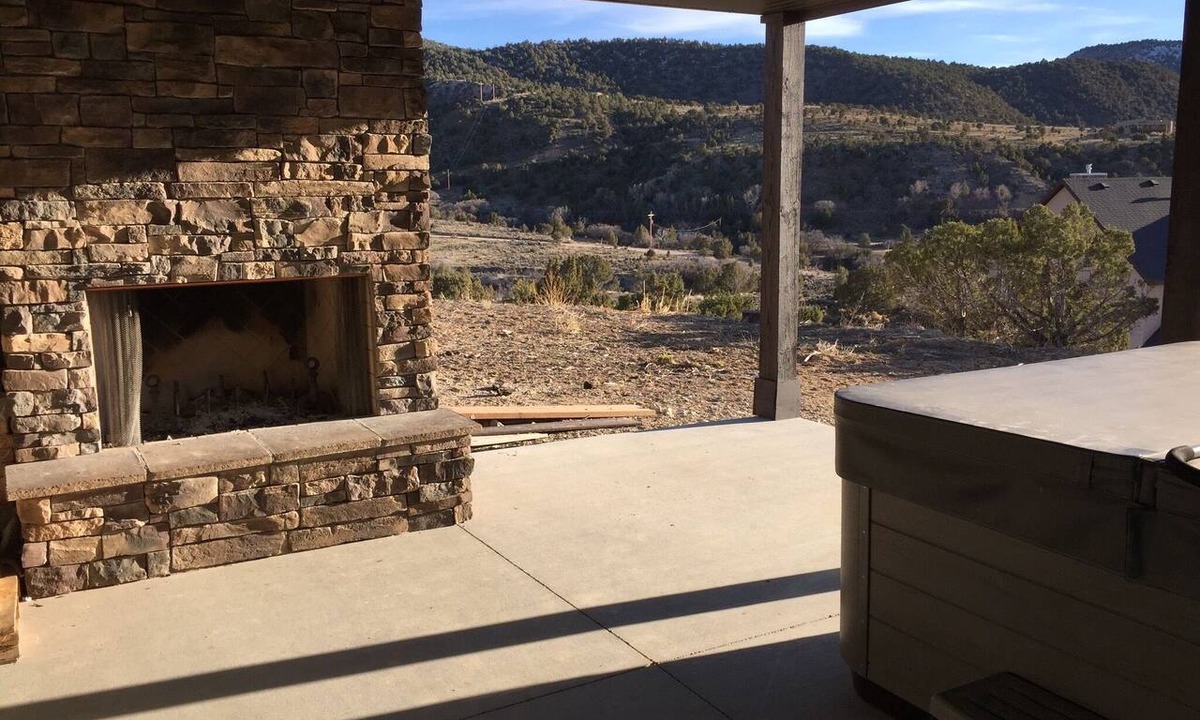 Sterling Cabin | Spacious and beautiful 5400 sq. ft. cabin located near Palisade State Park.