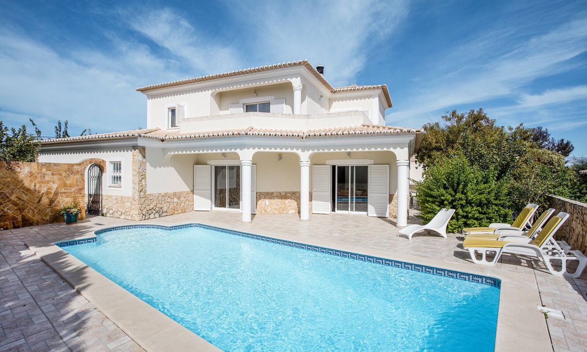 Carvoeiro Villa | Spacious Holiday Home "Casa das Romanzeiras" with Pool, Garden and Terraces