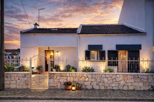 Corroios House | Stay in Corroios Near Lisbon and 15 Min from the Beach - Casa Acolhedora em Corroios Perto de Lisboa e da Praia