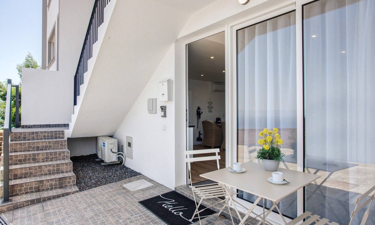 Gaula Apartment | Studio Apartment 'Casa Belavista' with Sea View, Wi-Fi & Air Conditioning