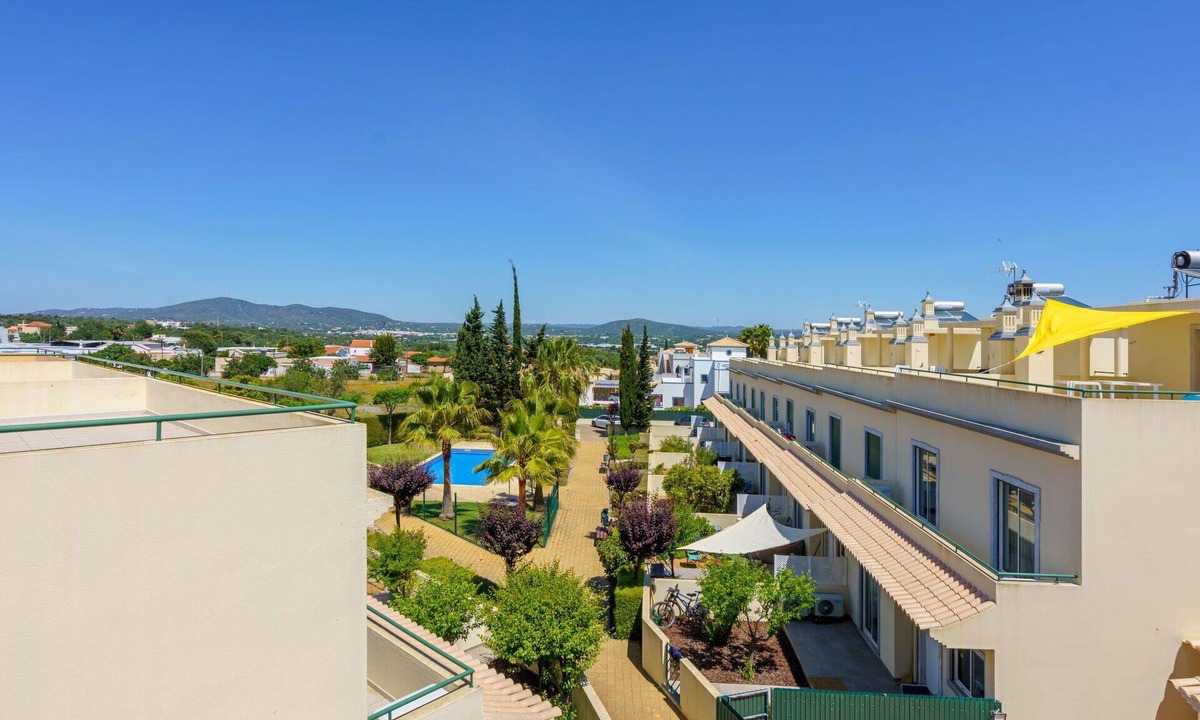 Moncarapacho e Fuseta House | Stunning villa for 8 people with WIFI, A/C, pool, TV, terrace and pets allowed