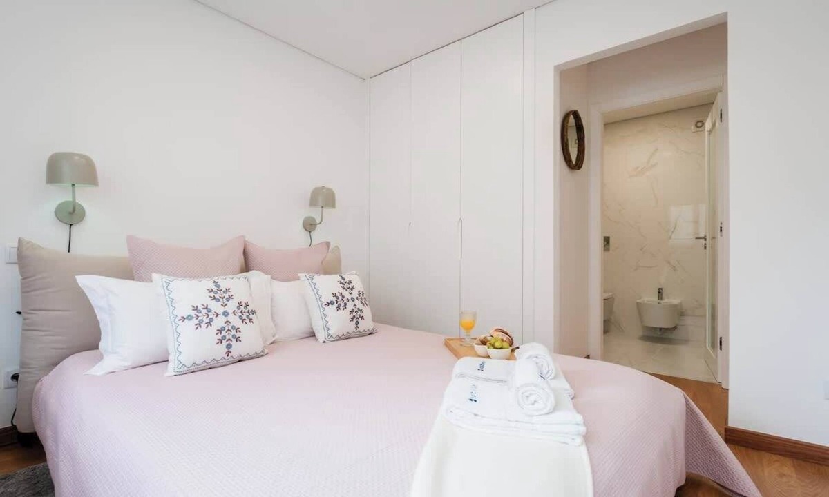 Leixões Apartment | Stylish & Cozy Flat by HostWise