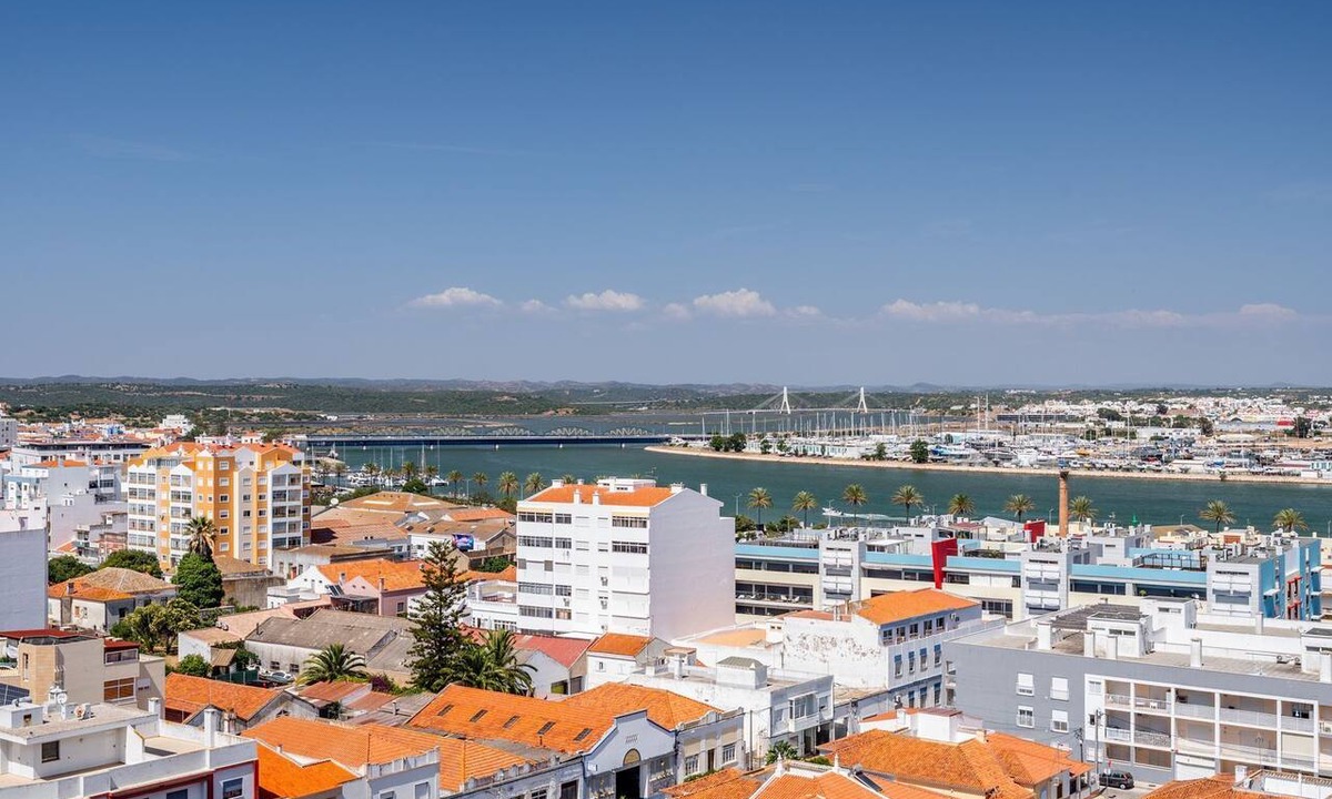 Portimao Apartment | Sunny 3Bdr Flat in Portimão by LovelyStay