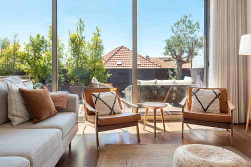Centro / Baixa Apartment | Sunny Loft in Downtown Porto with Private Parking