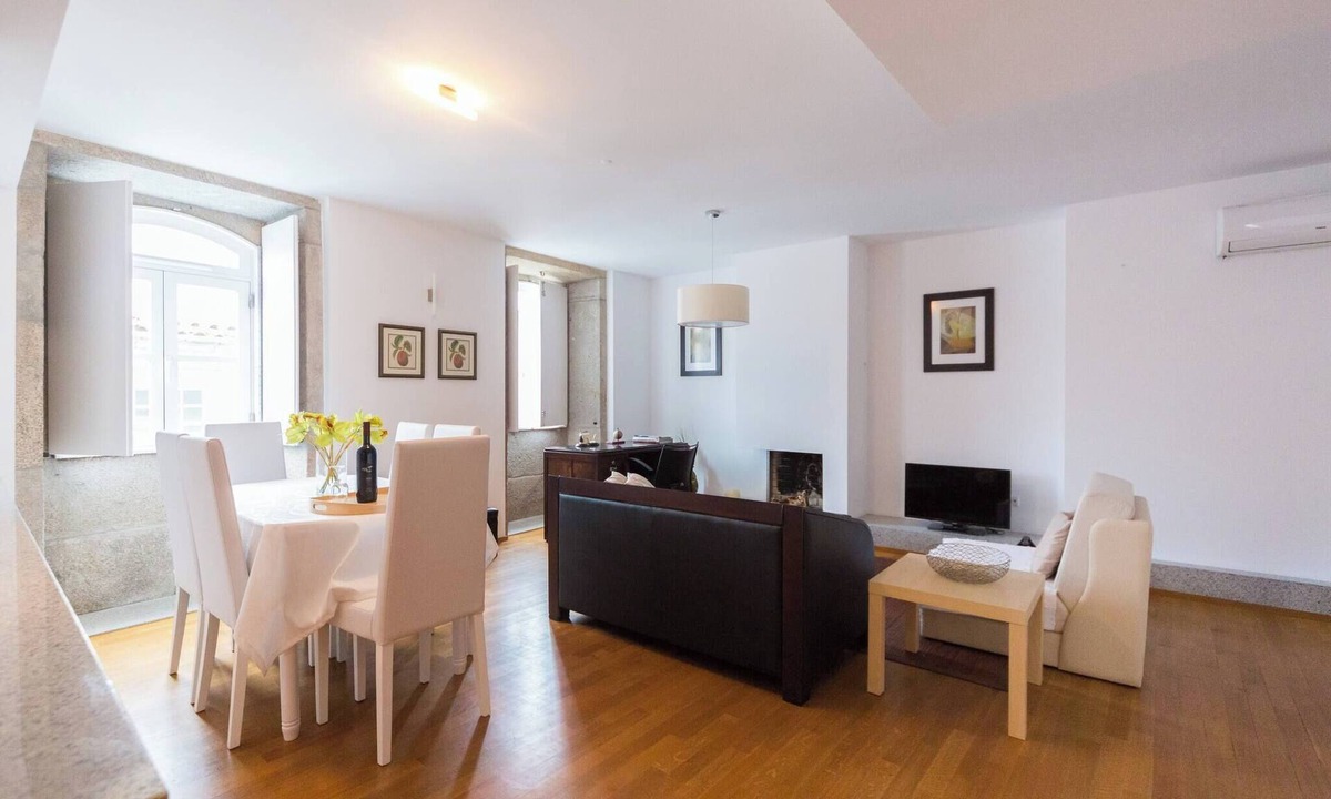Monserrate Apartment | T2 Duplex in City Center - View of Santa Luzia