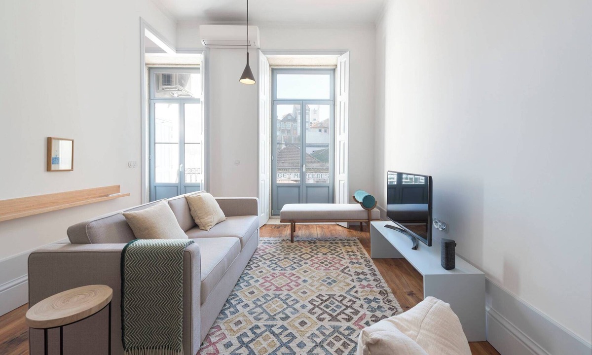 Centro / Baixa Apartment | Tripas-Coração: Sá da Bandeira Ist floor with balcony