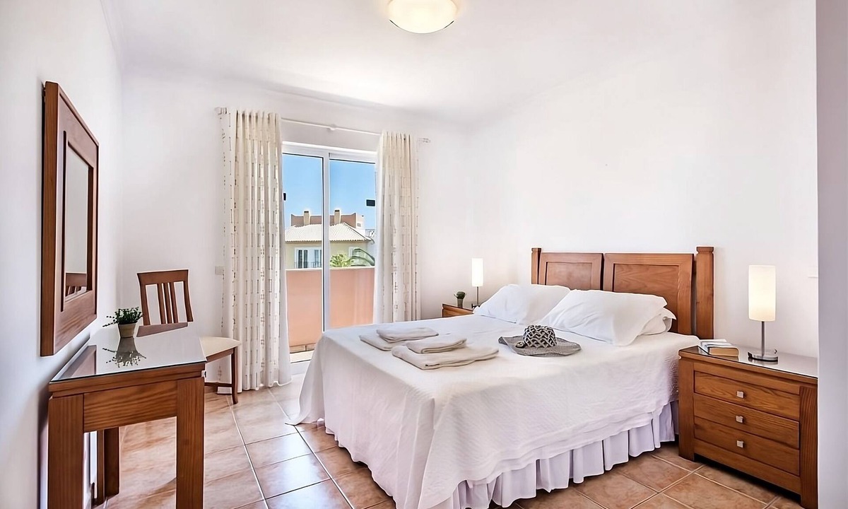 Meia Praia Hotel | Ultimate Beach Getaway! Relaxing 3BR Townhouse with Kitchen, Patio, Garden View!