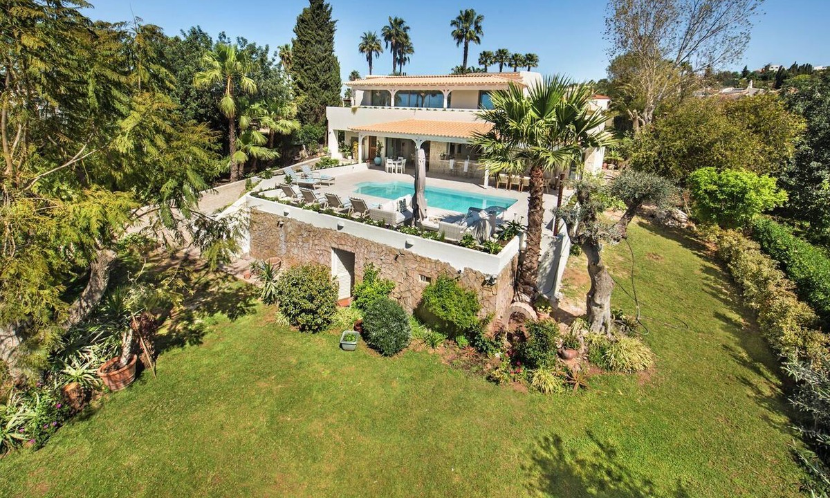 Cerro do Mocho Villa | Villa Azurea | Almancil Algarve | 4BR Retreat | Private Pool & Terrace