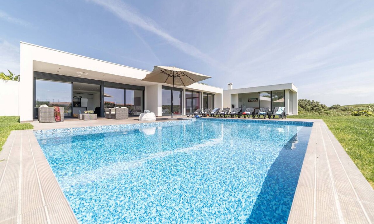 Castelo Villa | Villa Bahia - Contemporary villa with heated pool, AC & free WiFi