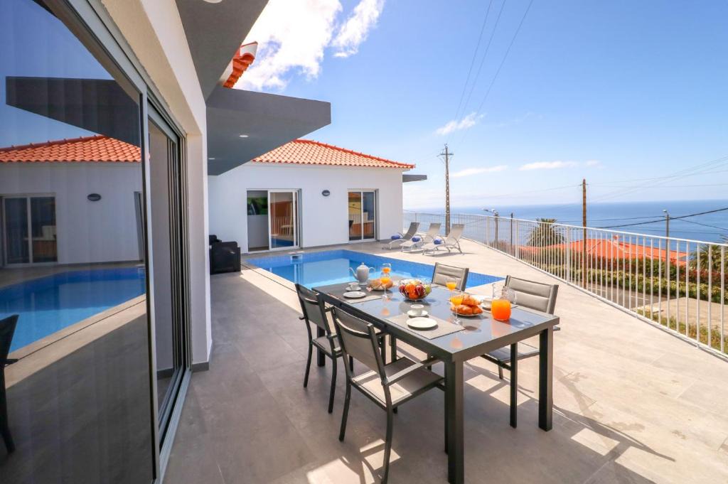Estreito da Calheta Villa | Villa Calhetascape by Villa Plus