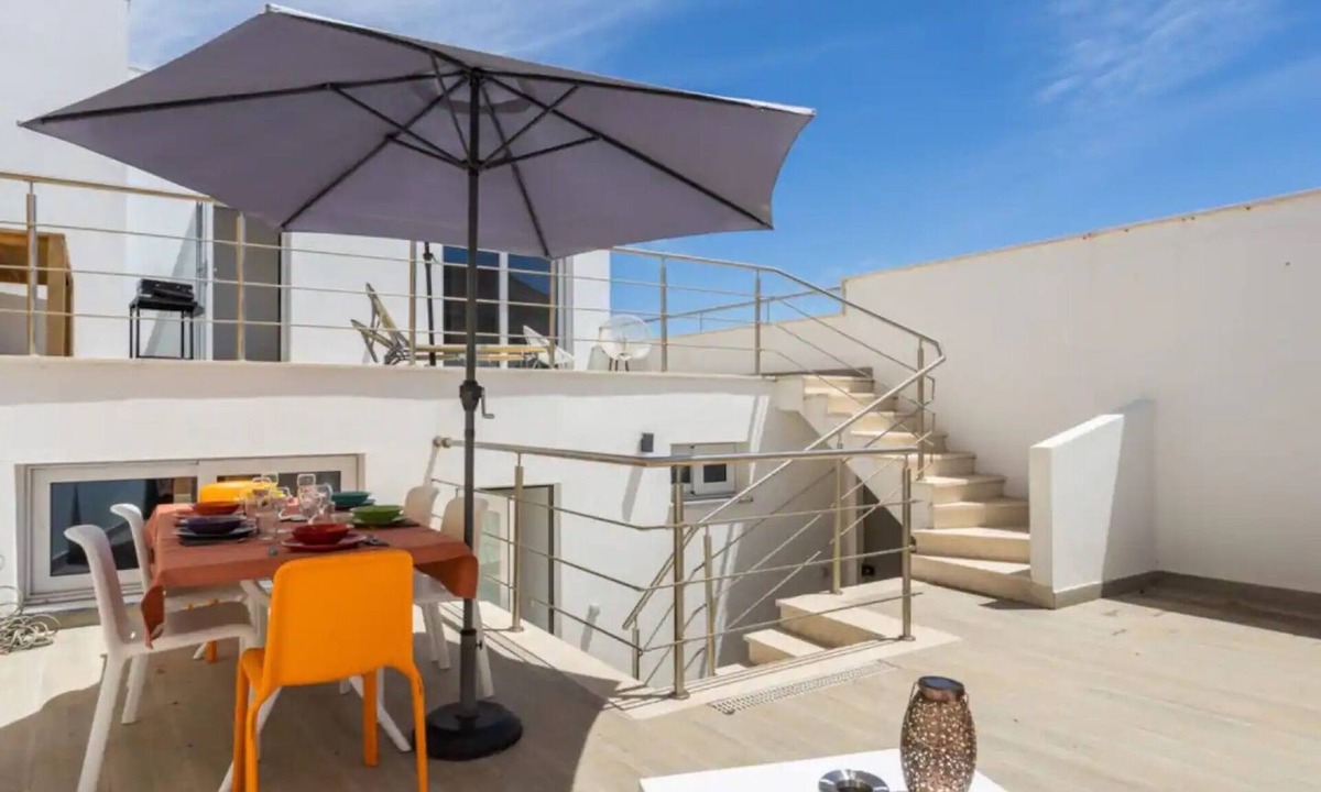 Setubal Villa | Villa 'Casa Da Madou' with Terrace & Wi-Fi