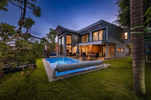Sao Martinho Villa | Villa das Quebradas by An Island Apart