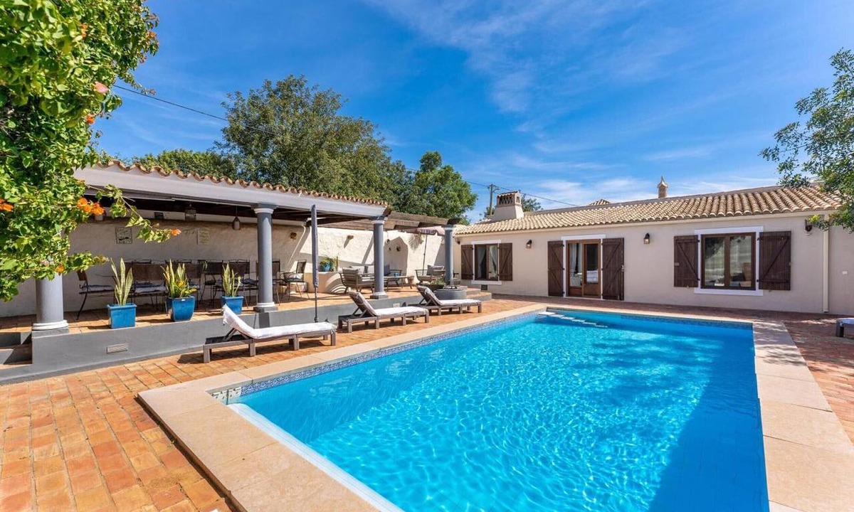 Cerro do Mocho Villa | Villa 'Quinta Padeiro' with Private Pool, Wi-Fi and Air Conditioning