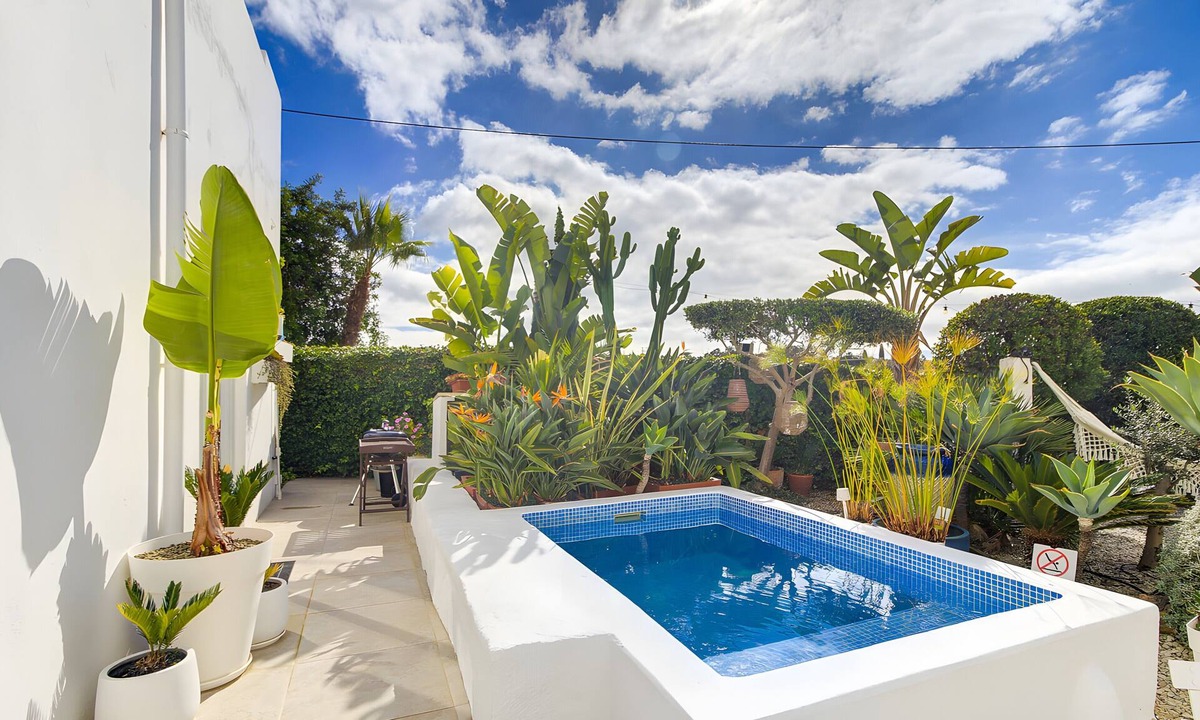 Patroves House | Villa Rafa with Private Pool, Garden, Wi-Fi & A/C