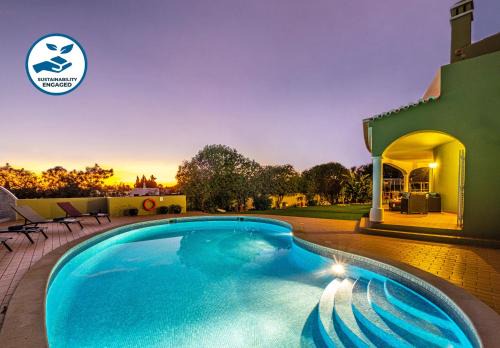 Mato Serrao Villa | Villa San Juan - Refúgio tranquilo com piscina aquecível e jardim em Carvoeiro