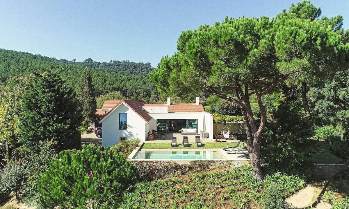 Eugaria Villa | Villa Santamaria - Summer holiday home with Sintra mountains views and private pool