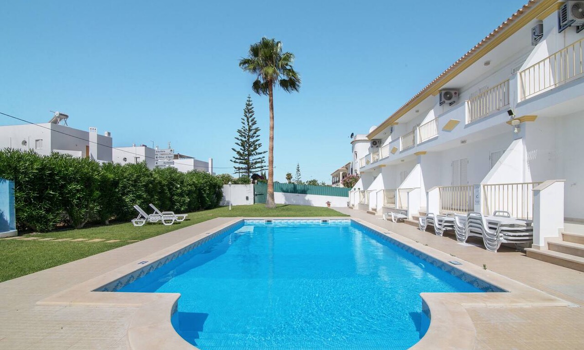 Vale de Carro Villa | Villa "Sunshine" with Pool, Wi-Fi, Air Conditioning, 800m from the Beach