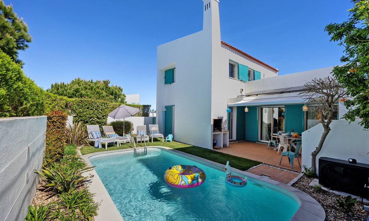Prainha Villa | Villa 'V-Blue' with Private Pool, Wi-Fi and Air Conditioning