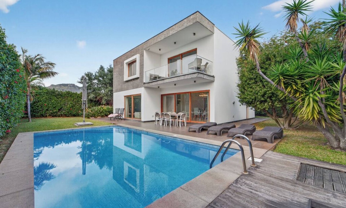 Sao Martinho Villa | Villa Victoria with private heated pool in funchal