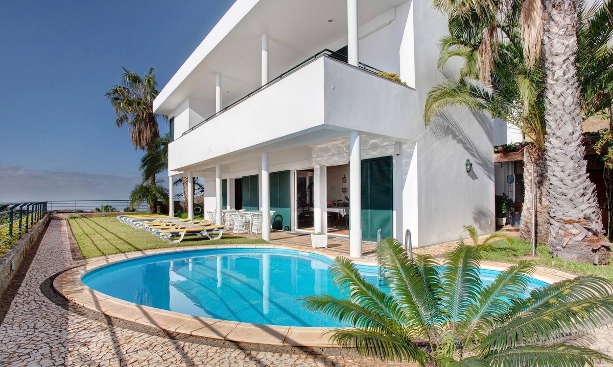 Canico Villa | Villa "Vivenda Belo Horizonte" with Sea View, Pool & Wi-Fi