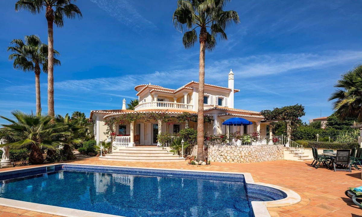 Mato Serrao Villa | Villa West | Prestige 3 Bedroom Villa | Distant Sea Views | Wonderful