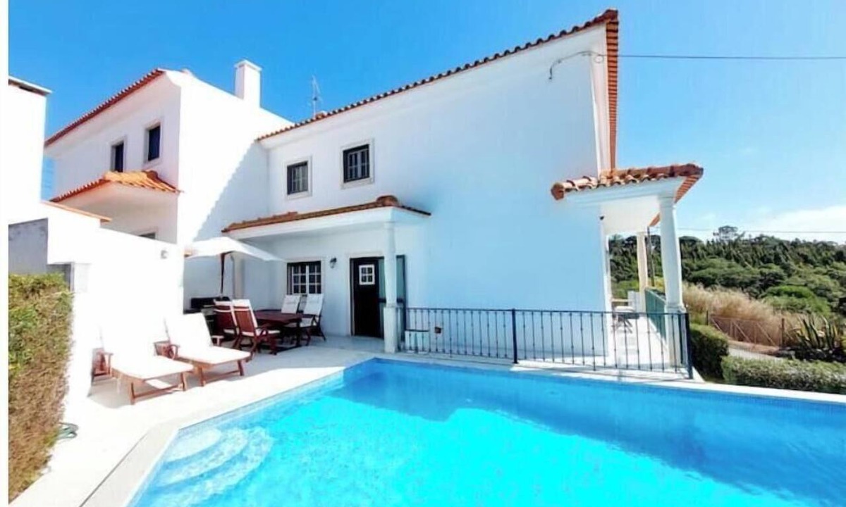 Nadadouro House | Villa with a large pool — 5 minutes from the beach and the city