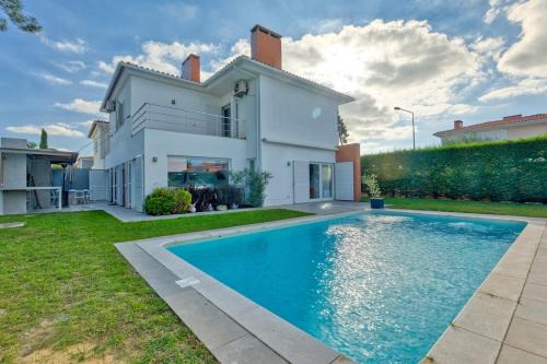 Charneca de Caparica e Sobreda House | Vita Portucale ! Aroeira 4 Bdr Pool & Golf Retreat