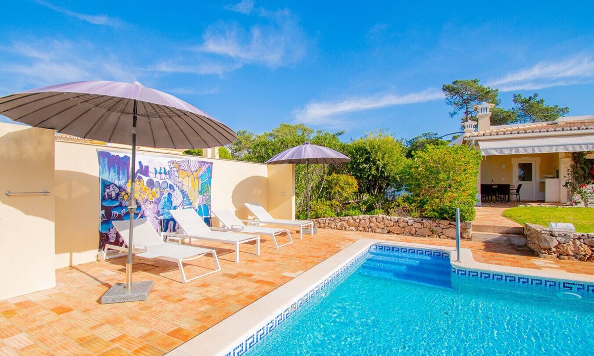Lagoa e Carvoeiro Villa | Vivenda Liberdade, fabulous 3 bedroom villa in tranquil setting