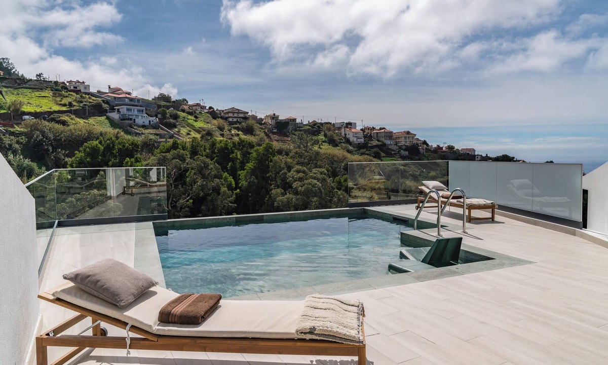 Calheta House | With pool in Calheta - Villa Island Roots