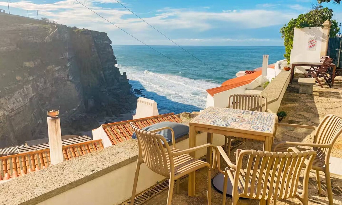 Azenhas do Mar House | Zen house on the cliffs of Azenhas do Mar