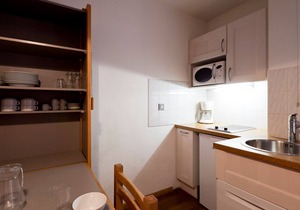 2* Studio with balcony, WiFi and parking, Brides-les-Bains center in Brides-les-Bains