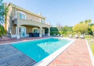 300 m² Villa ∙ 4 bedrooms ∙ 8 guests