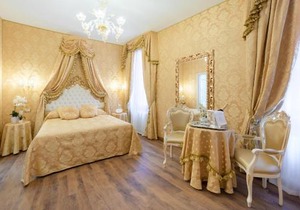 Canal View San Marco Luxury Rooms in Venice