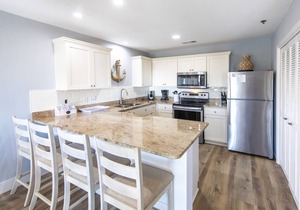 Gulf view, private beach, community pool, walk to shops and restaurants! in Santa Rosa Beach
