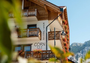 Residence Corn - Standard Apartment 6 with Mountain View, Jacuzzi, Wi-Fi & Balcony in San Vigilio di Marebbe