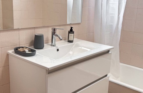 Viana do Castelo Apartment | 1 km from the city center, Family apartment with balcony and parking