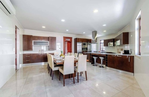 Gondalaes House | 11 Bedroom Villa Retreat by HostWise