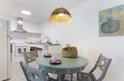 Moncarapacho e Fuseta Cottage | 2-Bed Algarve Retreat with Yoga, Pilates and Natural Pool
