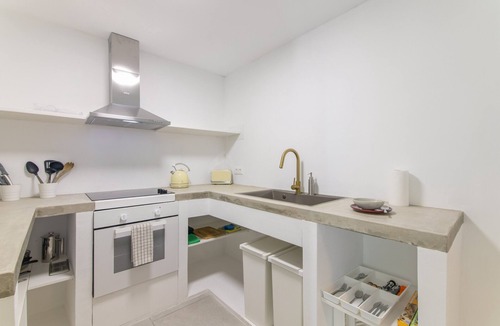 Moncarapacho e Fuseta Cottage | 2-Bed Algarve Retreat with Yoga, Pilates and Natural Pool