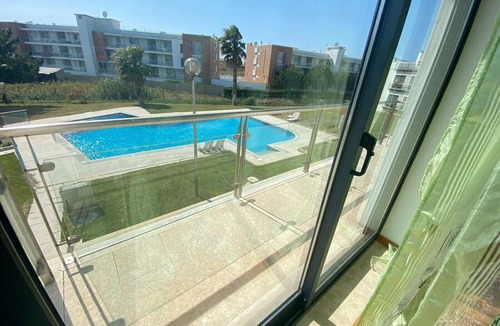 Sao Martinho do Porto Apartment | 2-Bedroom Apartment with Pool and Garden in São Martinho do Porto