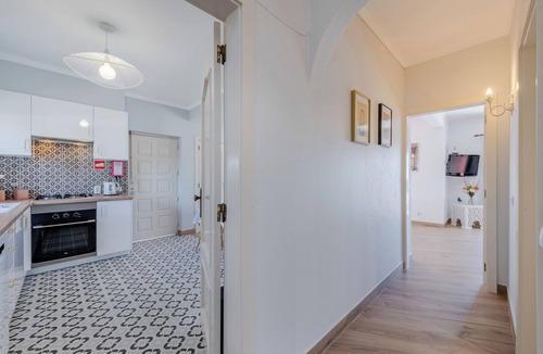 Castelo House | 4-bedroom villa with garden and pool