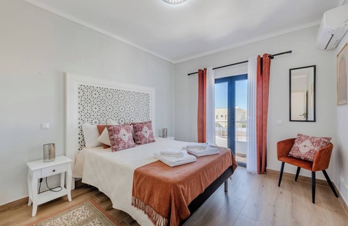 Castelo House | 4-bedroom villa with garden and pool