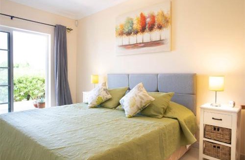 Estombar House | 49 Presa da Moura - Superbly 2 Bed Townhouse